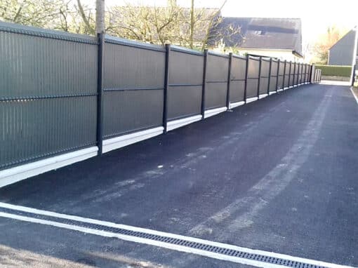 clôture panneaux rigides avec occultant pvc soubassement béton clôture panneaux rigides avec occultant pvc soubassement béton