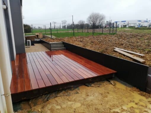 Terrasse Cumaru retenue terre dalle d'ardoise Terrasse Cumaru retenue terre dalle d'ardoise