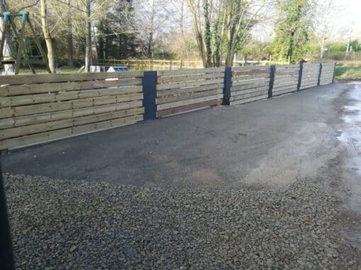 clôture lames de bois pin classe 4 dalles de grés clôture lames de bois pin classe 4 dalles de grés