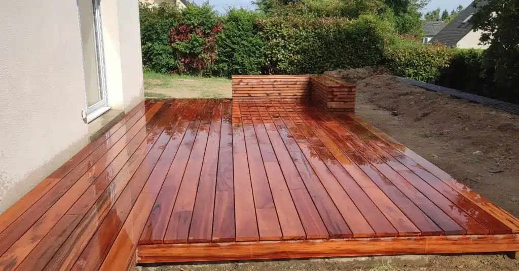 Terrasse Muiracatiara et banc Terrasse Muiracatiara et banc