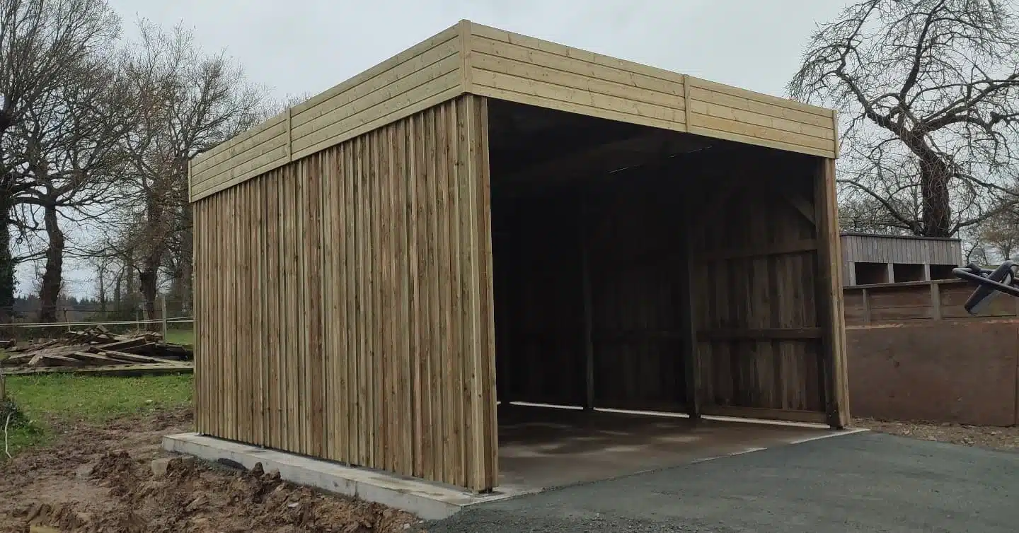Carport avec bardage agricole couvre joint