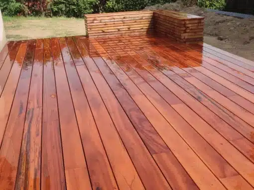 Terrasse Muiracatiara et banc Terrasse Muiracatiara et banc