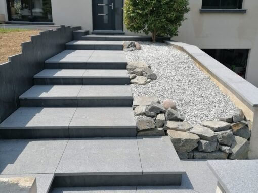 Escalier en granit contres marches ardoise Escalier en granit contres marches ardoise